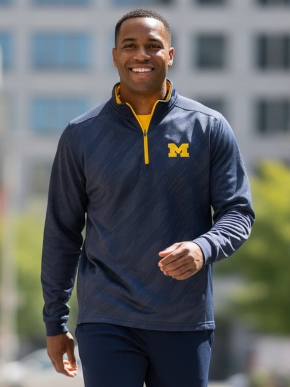 MICHIGAN WOLVERINES Men’s Medium Blue Performance 1/4 Zip Sweatshirt